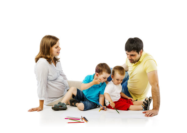 幸福的家庭在工作室绘画图片下载