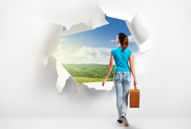 女人发现了美丽的风景图片下载