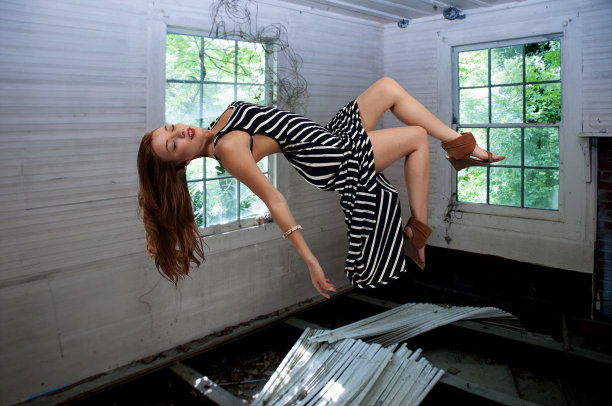 浮动的美女图片下载