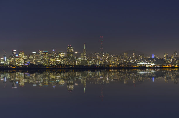 旧金山湾夜景与反思图片下载