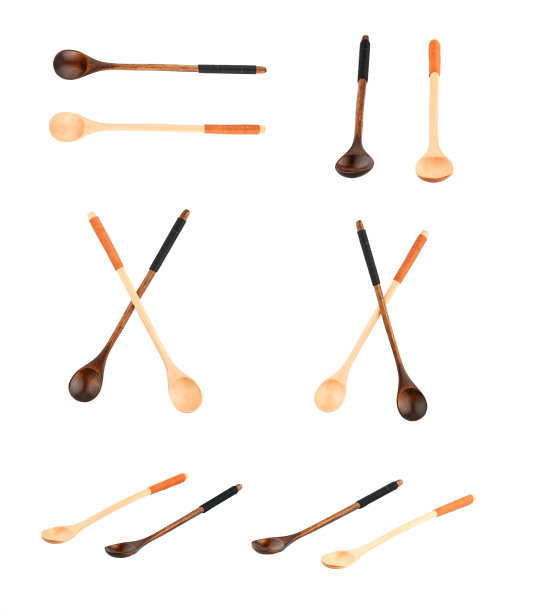 两个木勺单独放在白色上图片下载