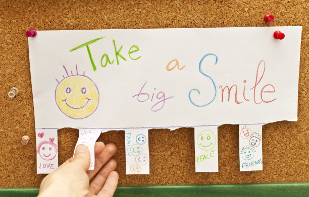 把一个微笑图片下载