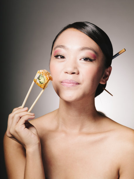 品尝寿司图片下载