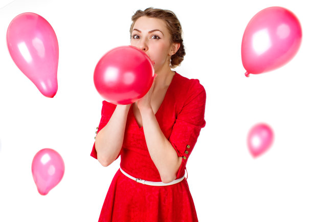 拿着红气球的女孩图片下载