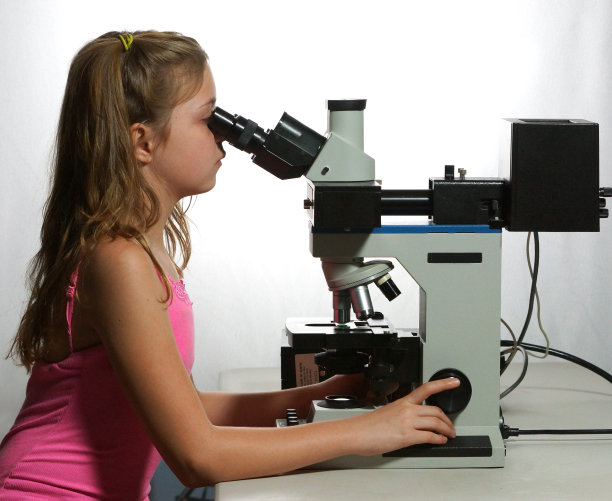 年轻的科学家图片下载