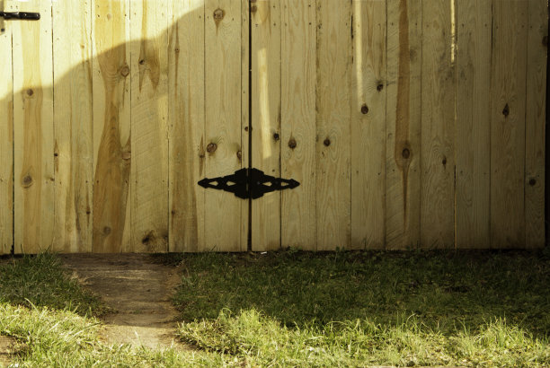 篱笆和影子图片下载