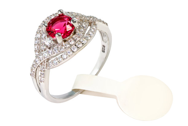 红宝石和钻石白金戒指图片下载