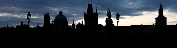 查尔斯桥上的日出，全景。图片下载