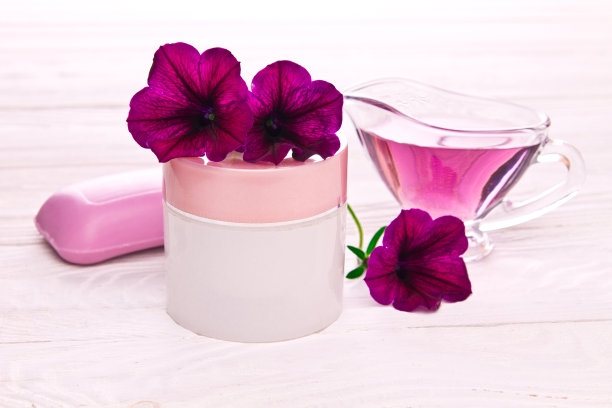 带花保湿霜图片下载