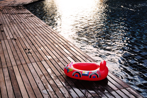 儿童游泳圈图片下载