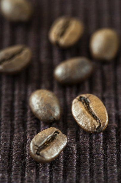 咖啡豆靠近图片下载