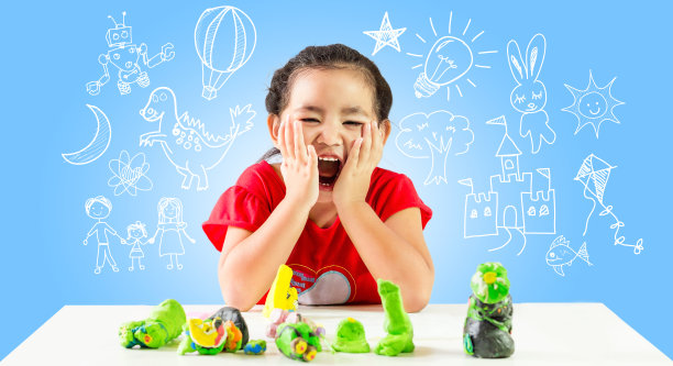 快乐的小女孩创造创意。创造思维的乐趣图片下载