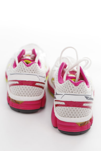 白色背景的运动鞋图片下载