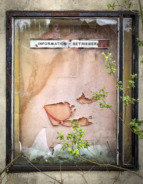 旧墙报，破橱窗图片下载