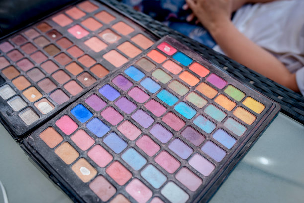 多颜色的化妆图片下载