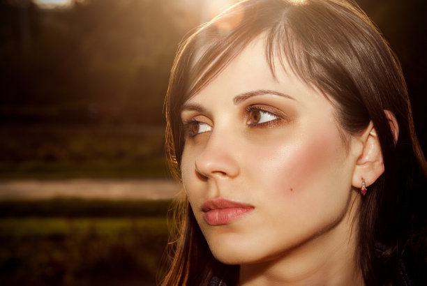 美丽的女性的脸。图片下载