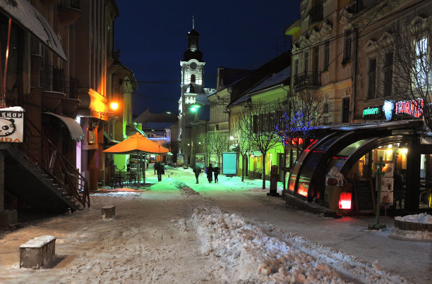 乌日哥罗德，乌克兰——2017年1月7日晚，乌克兰乌日哥罗德图片下载