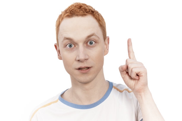 红头发的帅哥有个主意图片下载