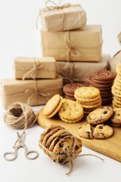 假期。圣诞和新年。自制饼干当礼物。图片下载