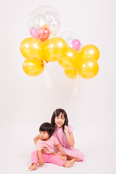 孩子们玩气球图片下载