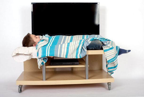 童年时的电视瘾图片下载