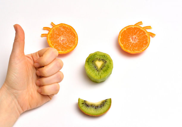 水果和大拇指做成的滑稽脸图片下载