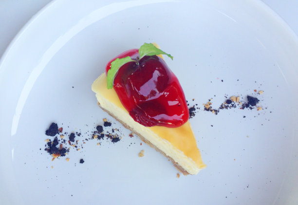 那盘草莓酱芝士蛋糕图片下载