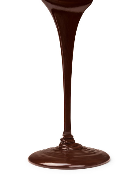 巧克力流孤立在白色背景接近图片下载
