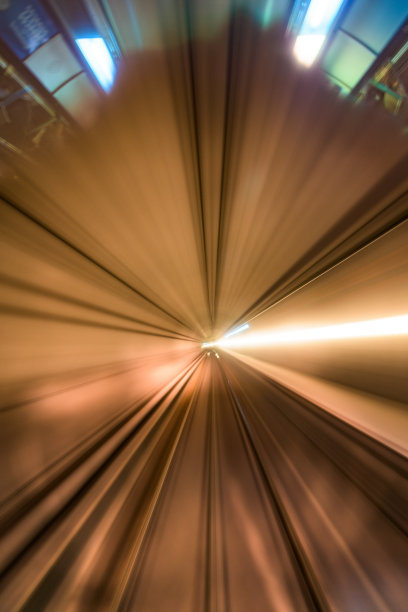 从高速地下列车上看到的模糊运动视图图片下载