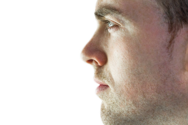 侧面图上的橄榄球运动员图片下载