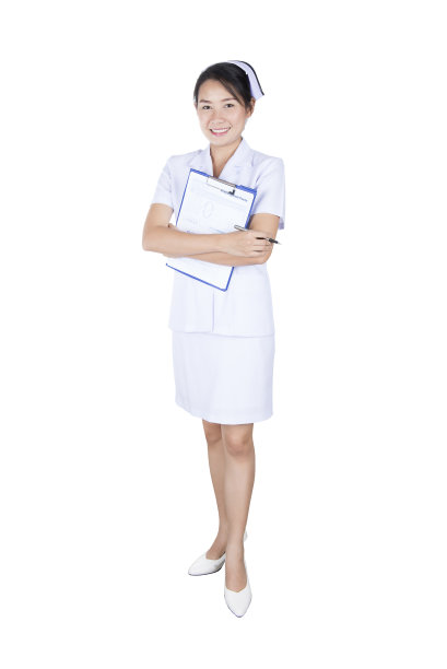 在医院检查病人资料的护士图片下载
