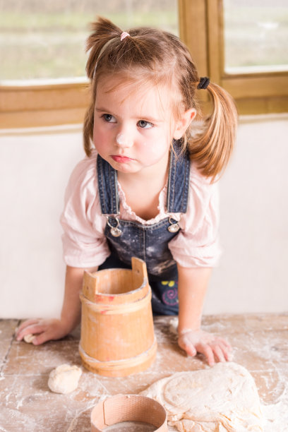小女孩烘焙图片下载