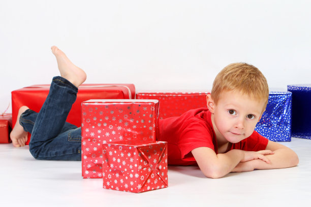 有天赋的小男孩图片下载