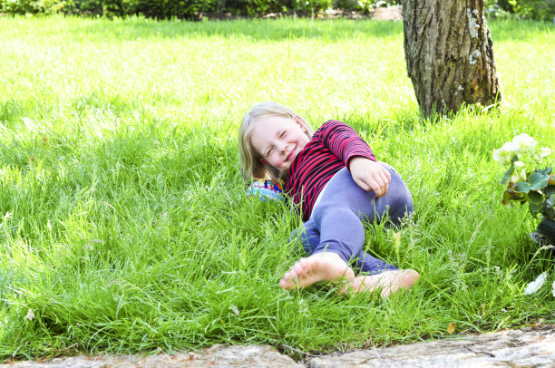 金发碧眼的女孩图片下载