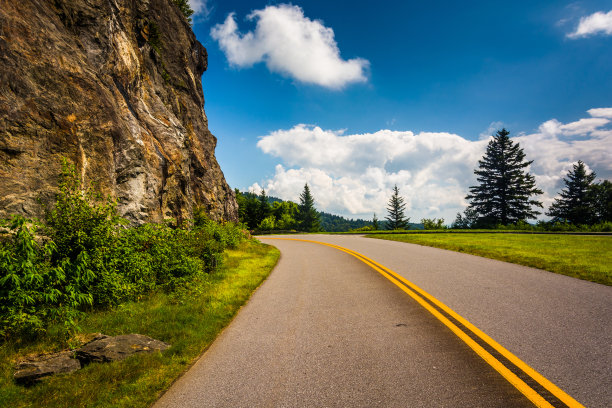 北卡罗来纳州的蓝岭公园大道。图片下载