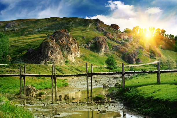 被太阳照亮的河谷图片下载