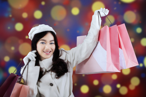 带着购物袋的女孩图片下载