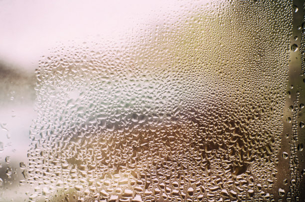 孤立的下降。图片下载