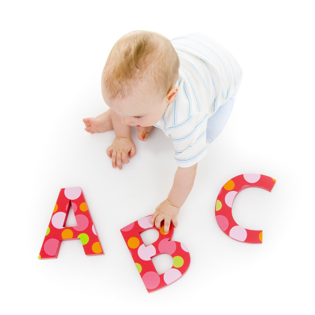 一个正在学习abc的小婴儿图片下载