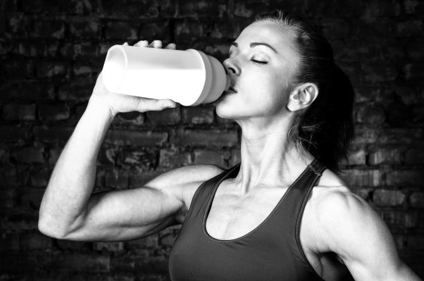 坚强的女人图片下载