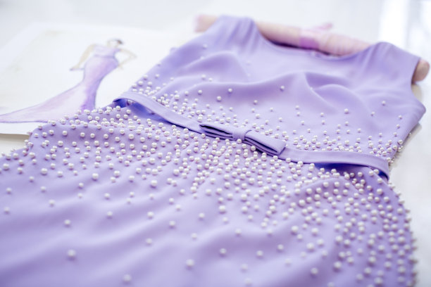 服装和素描纸图片下载