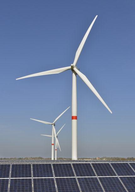 风力涡轮机和太阳能电池板图片下载