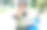骑滑板车的小女孩。城市生活方式的概念。图片下载