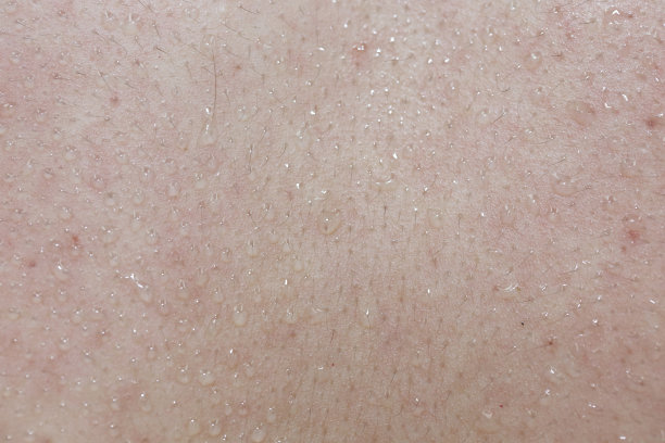 汗珠滴在人的皮肤上图片下载