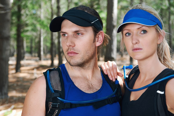 小道跑步者的肖像图片下载