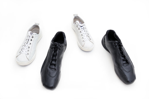 女性和男性的运动鞋图片下载