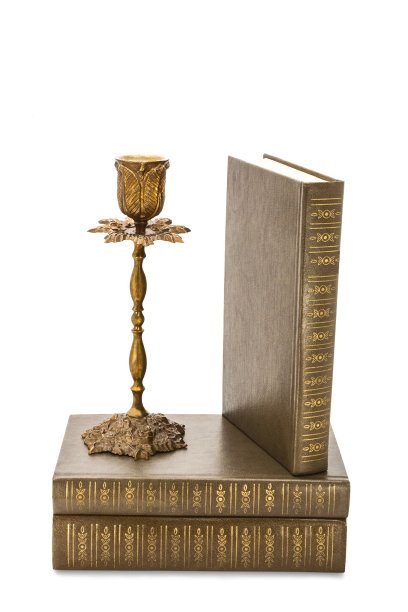 书和蜡烛图片下载