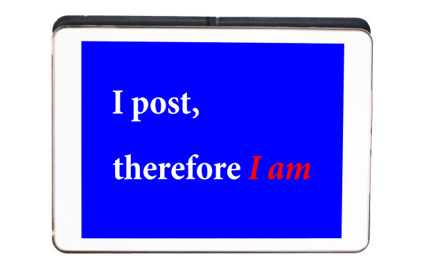 蓝屏上显示社交媒体信息的数字平板电脑图片下载