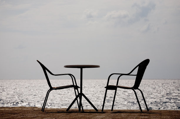 海边的空椅子图片下载