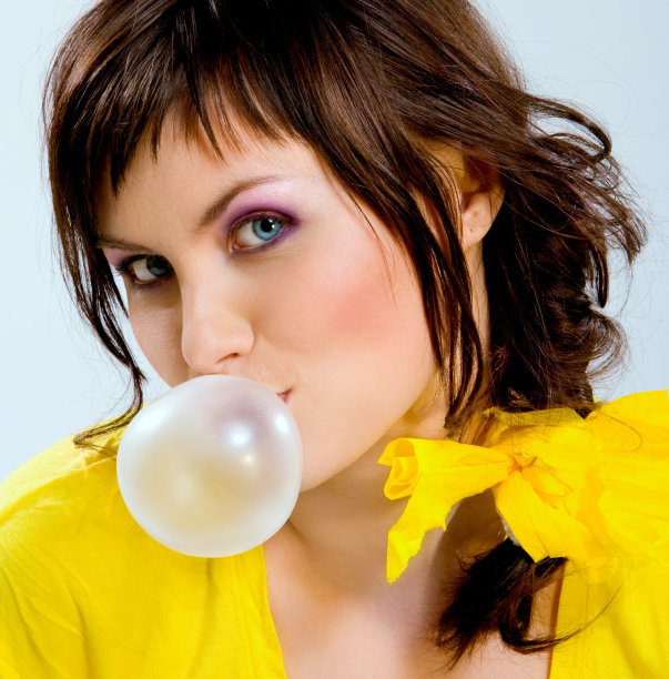 有嚼头的漂亮女孩图片下载